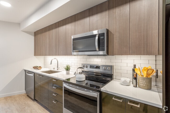 1BR, 1BA - 705 SF