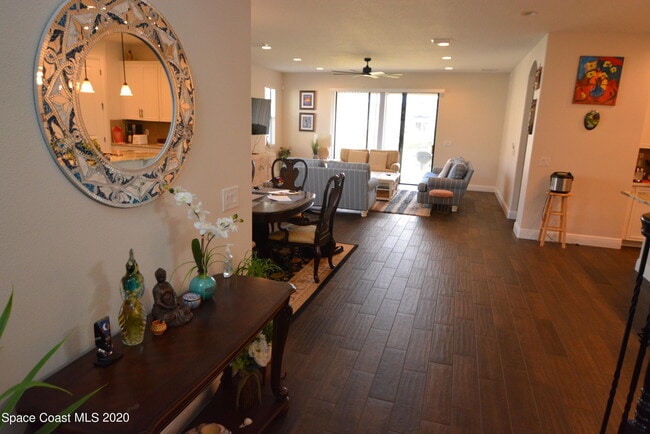 Photo - 7594 Poulicny Ln