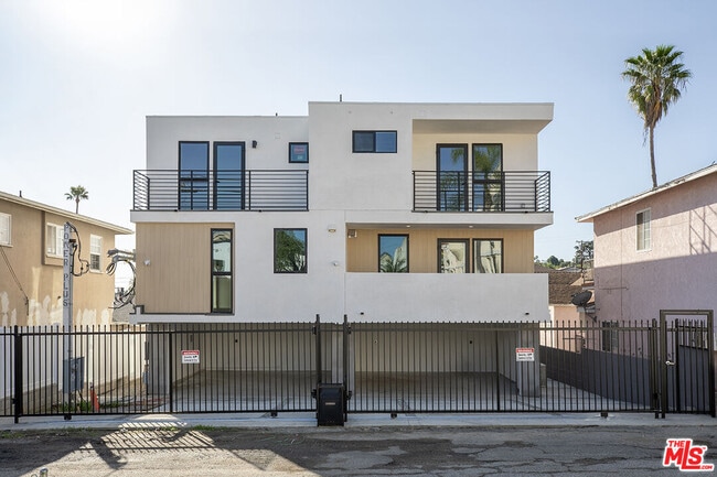 Photo - 1430 W 9th St