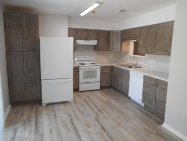 Photo - 806 Meadow Ln