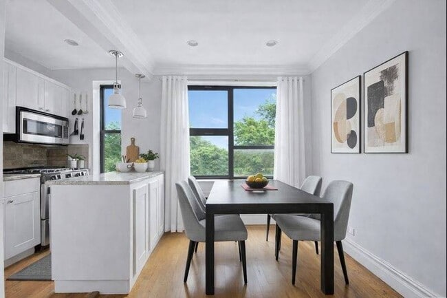 Photo - 420 Central Prk W