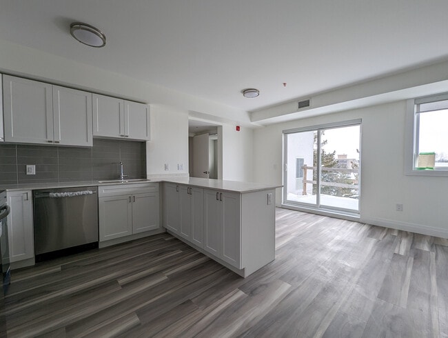 Photo - 144 Lucan Ave Unit 405