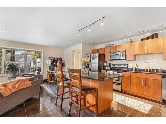 Building Photo - 5406 Nokomis Ave Unit 1