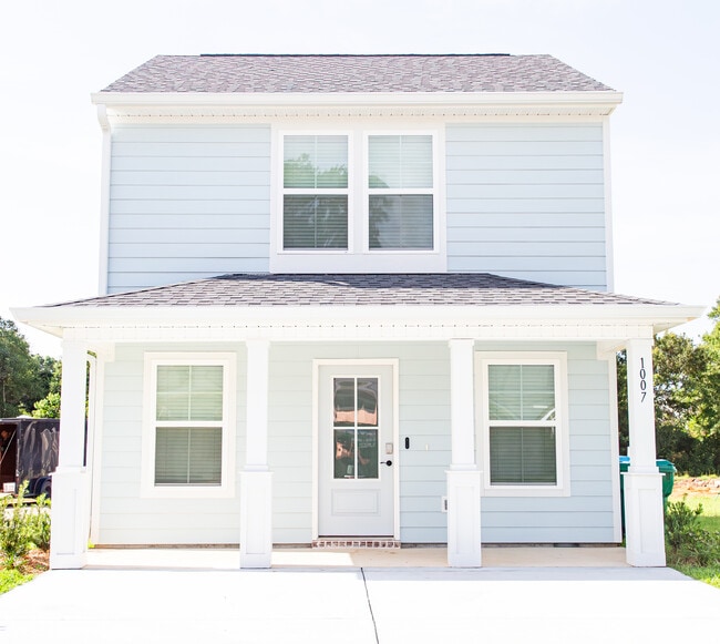 Photo - 1007 Middle Ln