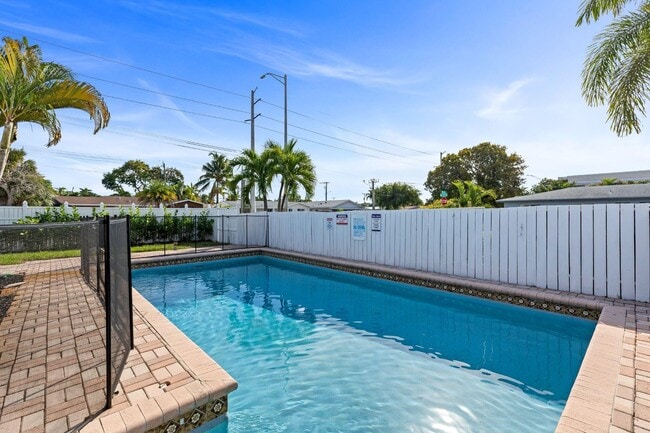 Photo - 1761 NE 55th St Unit 1