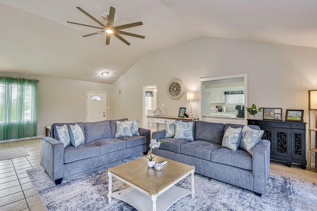 Photo - 634 Kettle Creek Dr