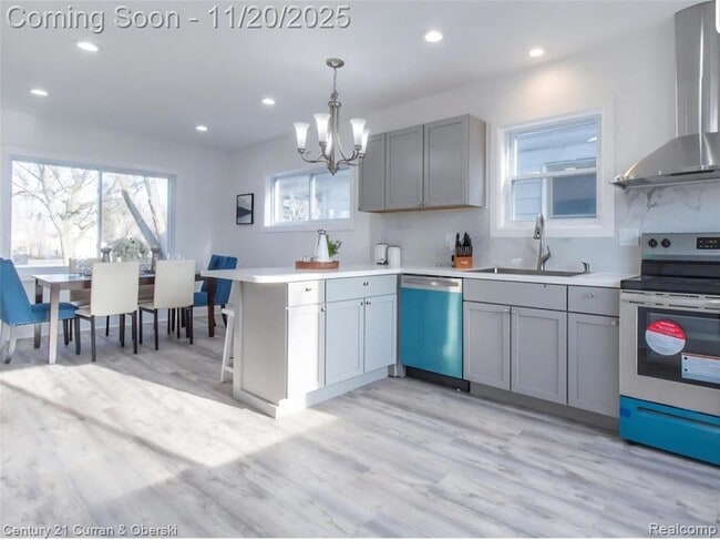 Photo - 279 Manistique St