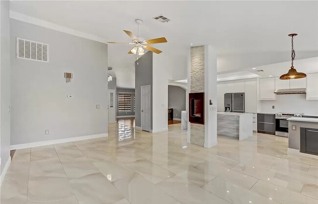 Photo - 8217 Gillette St