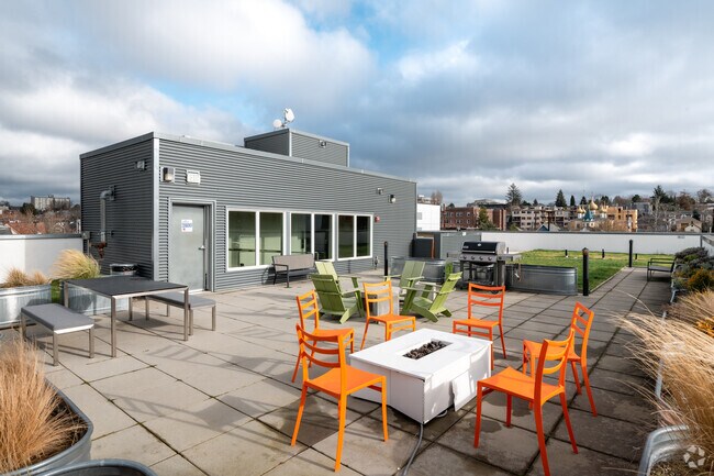 Rooftop Deck - Ludwig Apartments