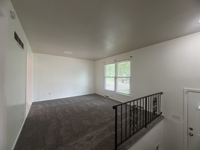 1208 S Mayview Ave