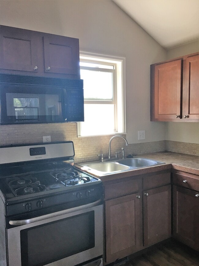 Photo - 1170 S Navajo St
