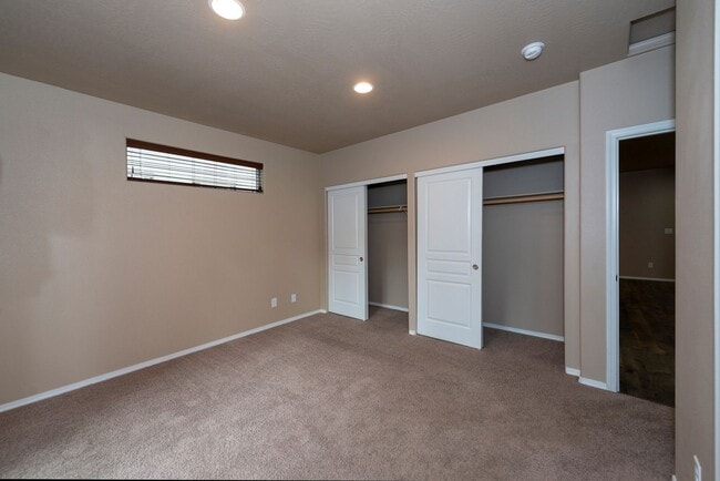 Building Photo - CHECK OUT THIS SPACIOUS CRAFTSMAN STYLE HOME IN ASPEN RIM!!