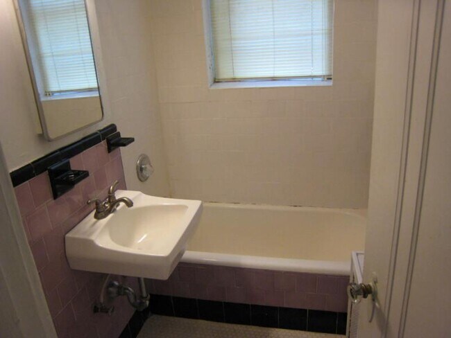 Photo - 2007 Commonwealth Ave