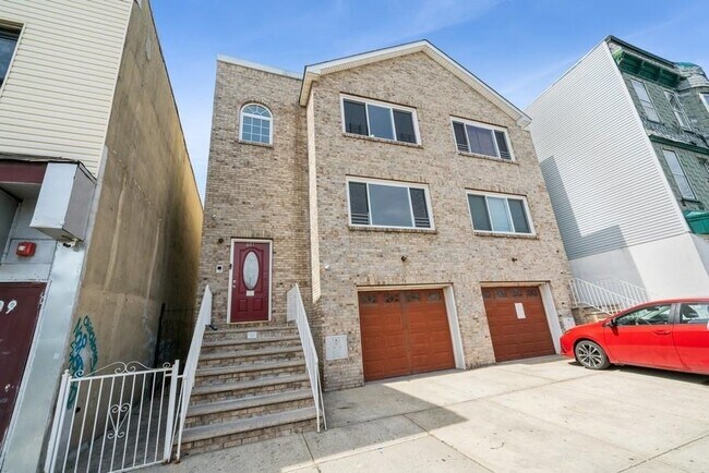 Building Photo - 603 Ocean Ave Unit 1 Rental