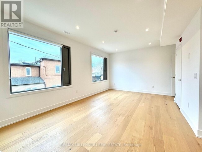 Photo - 155 Dovercourt Rd