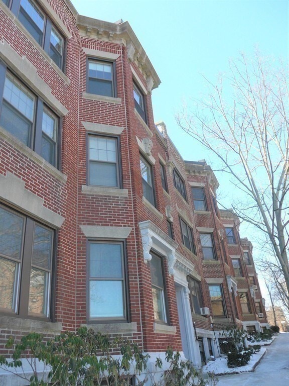 Building Photo - 31 Stearns Rd Unit #1 Rental