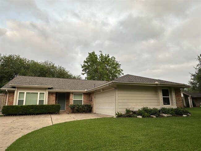 Building Photo - 2211 Brook View Ln