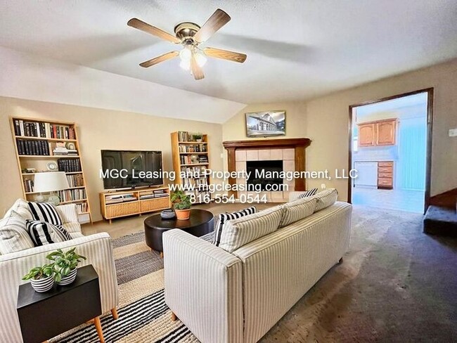 Building Photo - Charming Raymore Retreat with Extra Storag... Rental