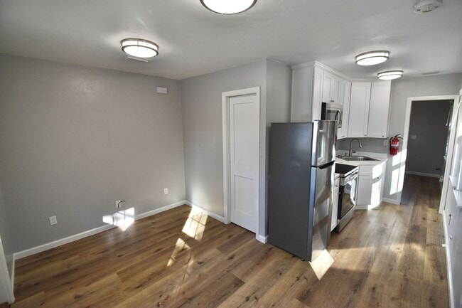 Photo - 626 W Georgia St Unit B