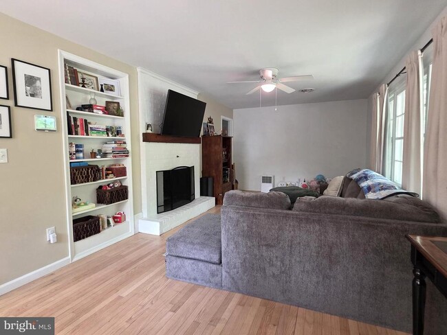 Photo - 4 Carolee Dr