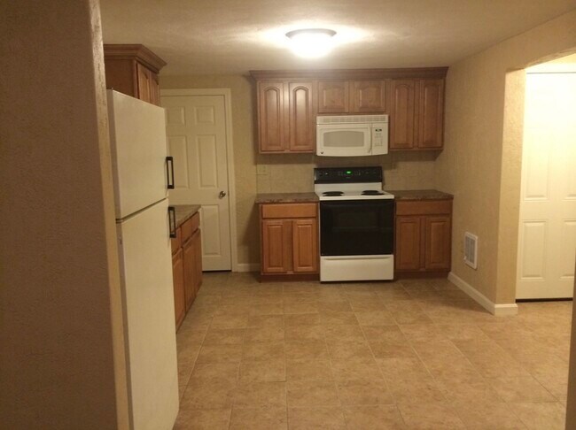 334 East St Unit Downstairs