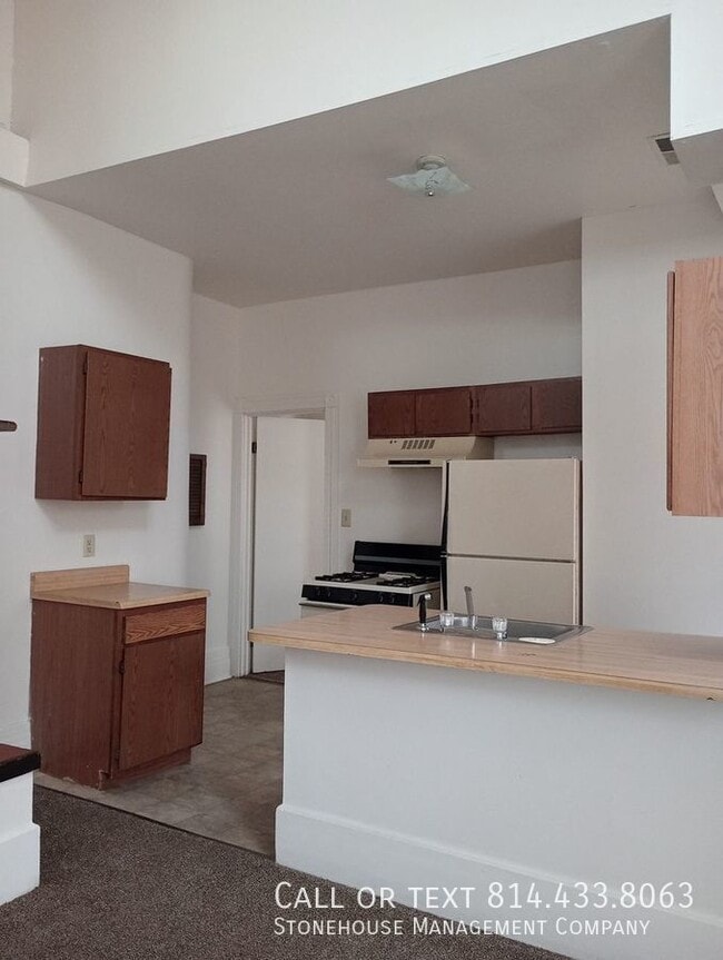 Photo - 354 W 7th St Unit 4