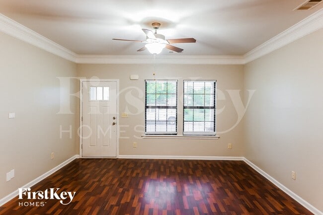 Photo - 601 Enclave Ln