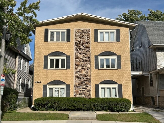 Building Photo - 3505 S Oak Park Ave Rental