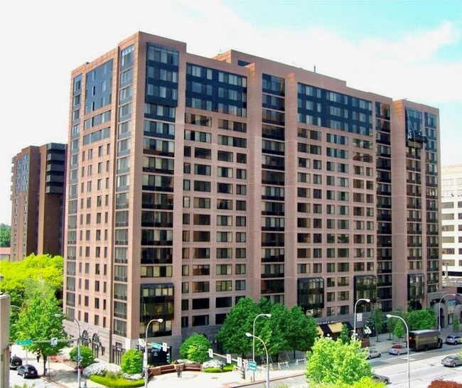 Building Photo - 4 Martine Ave Unit 607 Rental