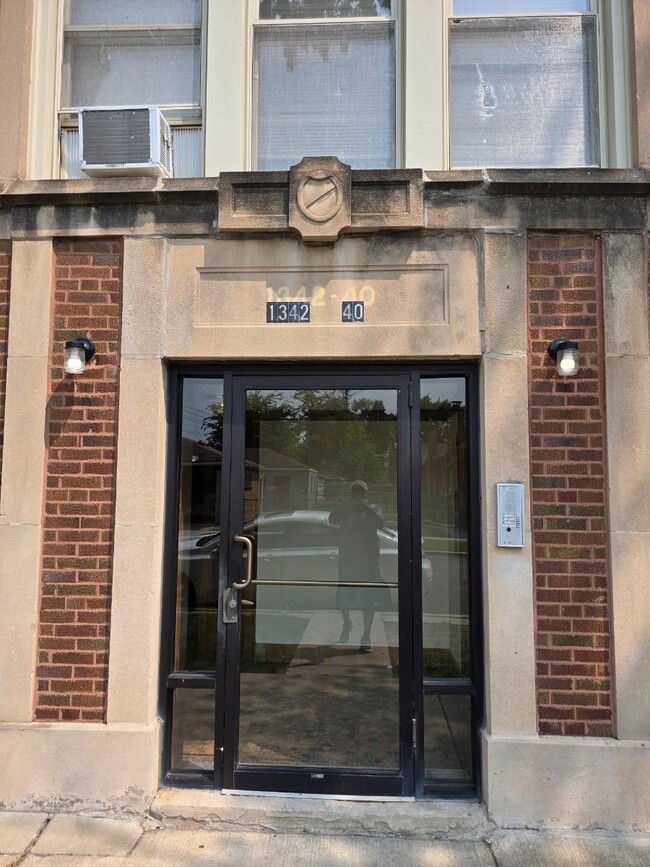 Building Photo - 1 bedroom in CHICAGO IL 60620 Unit 1 Rental