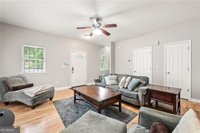 Photo - 809 Spencer St NW