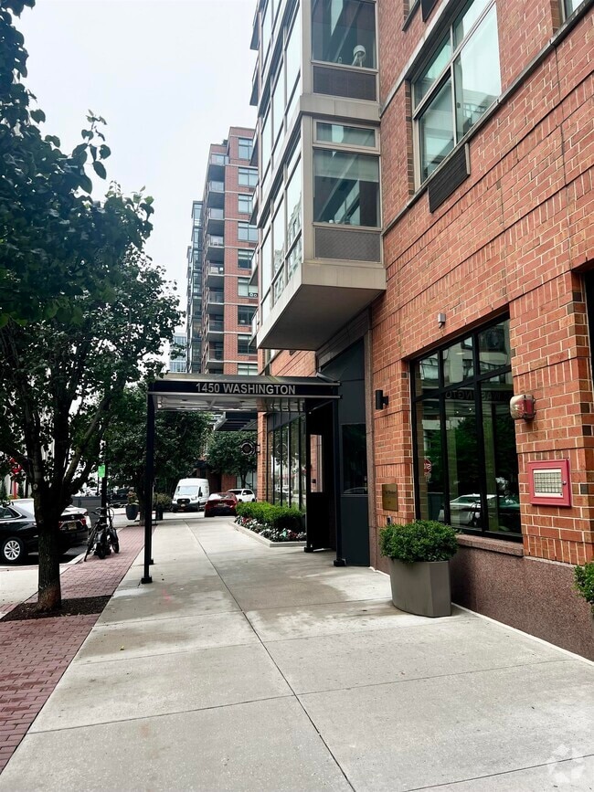 Building Photo - 1450 Washington St Unit 301 Rental