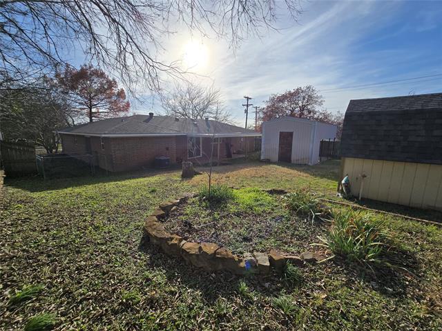 Photo - 301 E 6th St