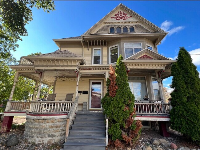 Photo - 821 N Oneida St Unit Upper