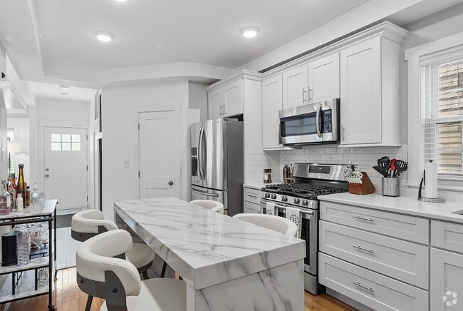 Building Photo - 19 Conwell St Unit 1 Rental