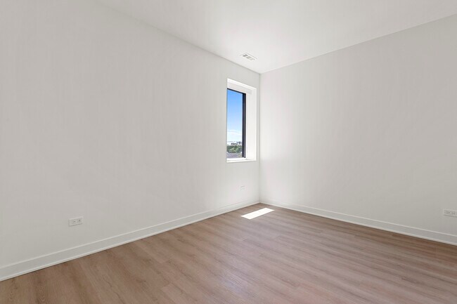 Photo - 1801 W Grand Ave Unit 202