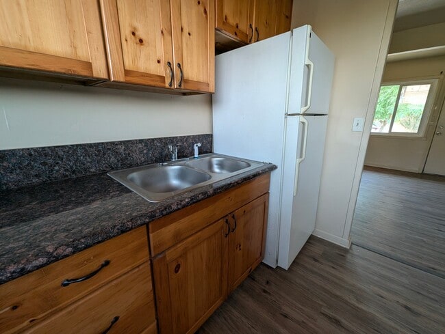 Photo - 1146 Siskiyou Ave