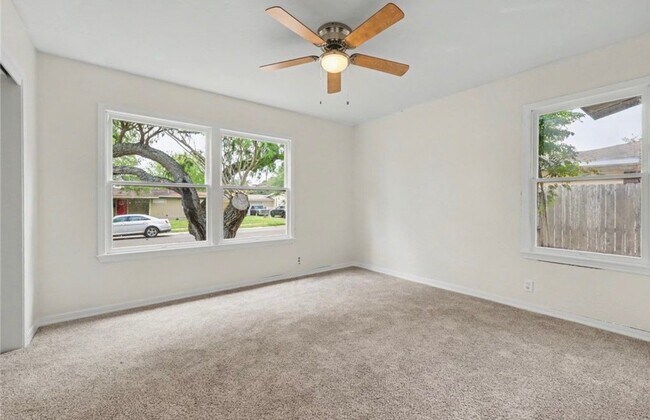 Photo - 942 Delaine Dr