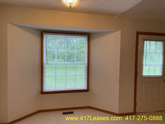 Photo - 1713 Windmill Way