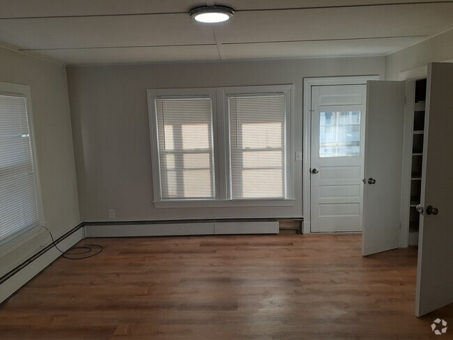 Building Photo - 110 Silver St Unit 3 Rental