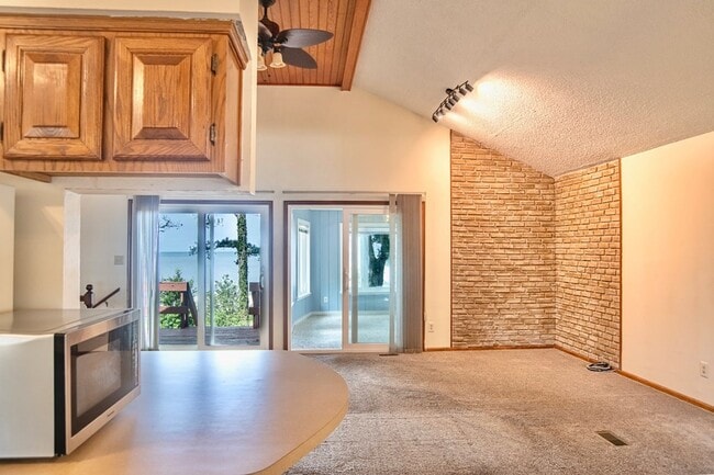 12182 Heron Dr