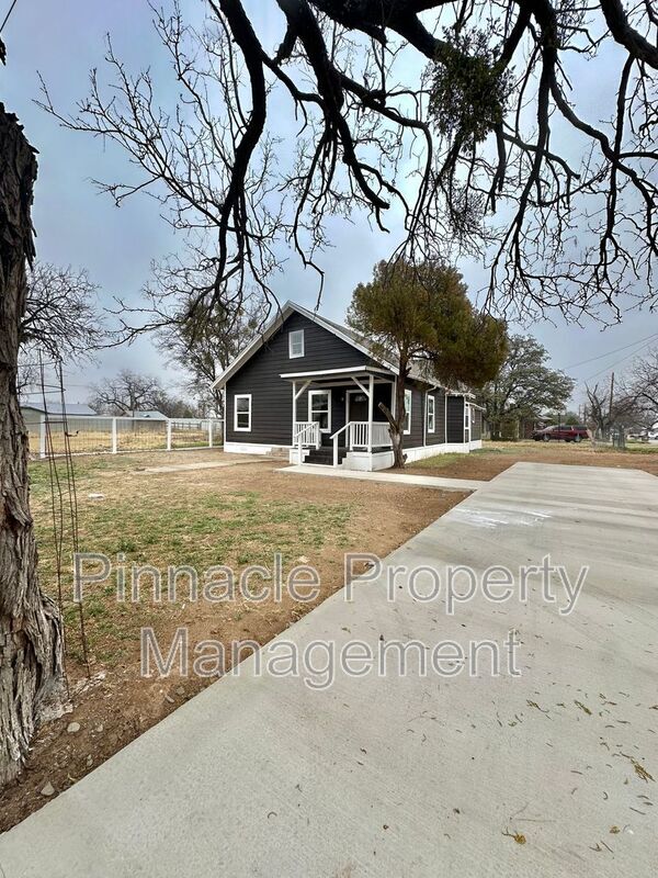 Photo - 1320 Orient St