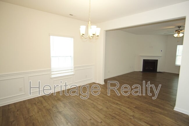 Photo - 1537 Sergeant Ln