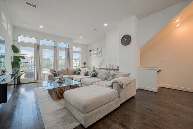 Building Photo - 1622 Ovid St Rental
