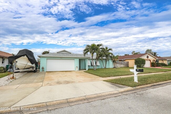 Photo - 590 Coconut St
