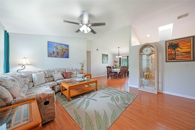 Photo - 590 Ridgewood St NW