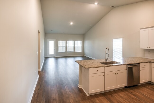 Photo - 492 Craigflower Ct