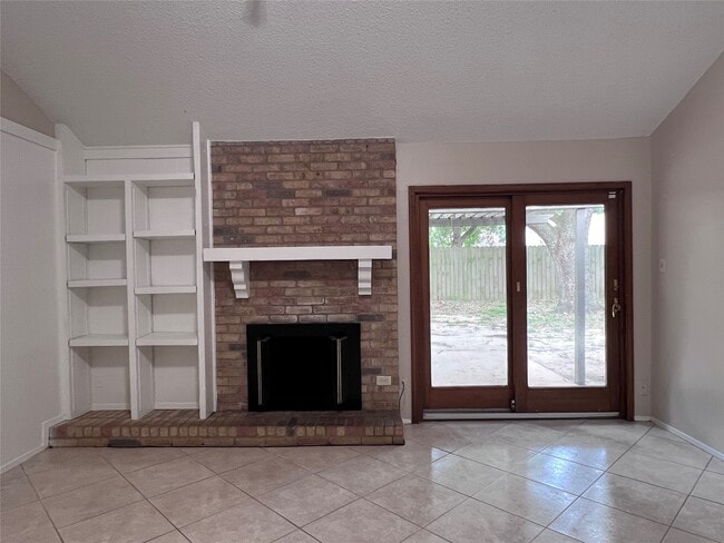 Building Photo - 22422 Elsinore Dr