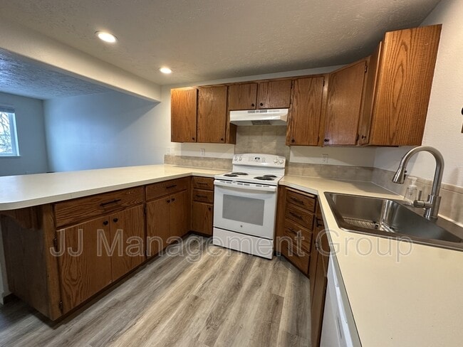 Photo - 1223 2nd St Unit Webster Apartments