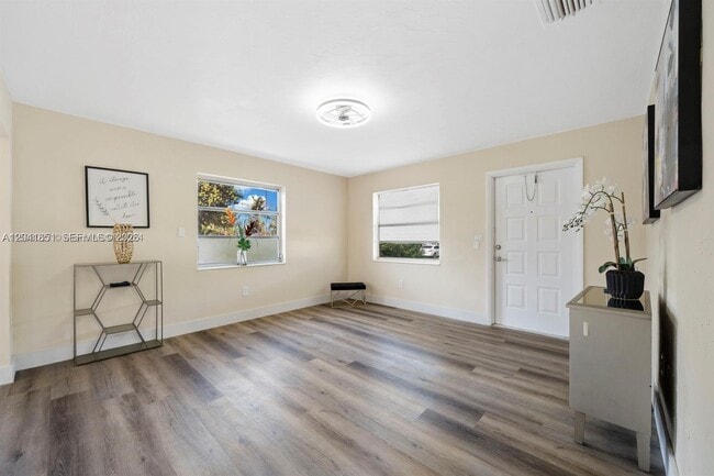 Photo - 7532 Farragut St